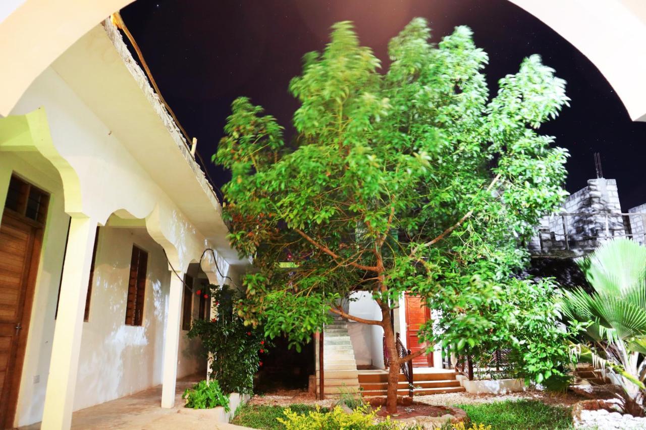Darwesh Nyumba Lodge Нунгви Екстериор снимка