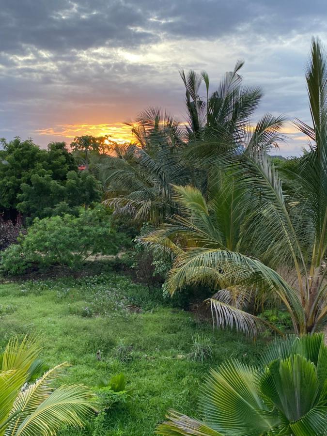 Darwesh Nyumba Lodge Нунгви Екстериор снимка