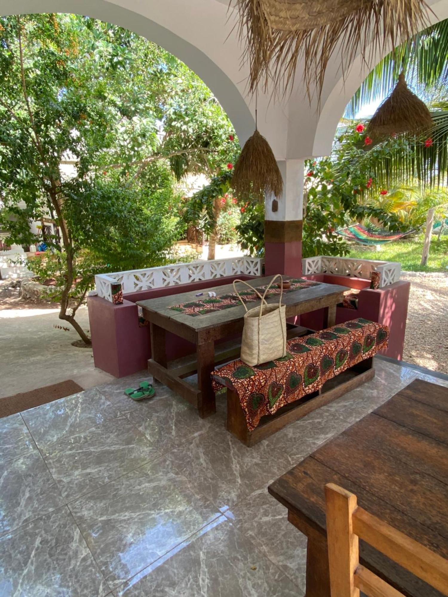 Darwesh Nyumba Lodge Нунгви Екстериор снимка